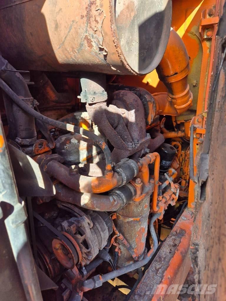 Hitachi FR 130 Колесни товарачи