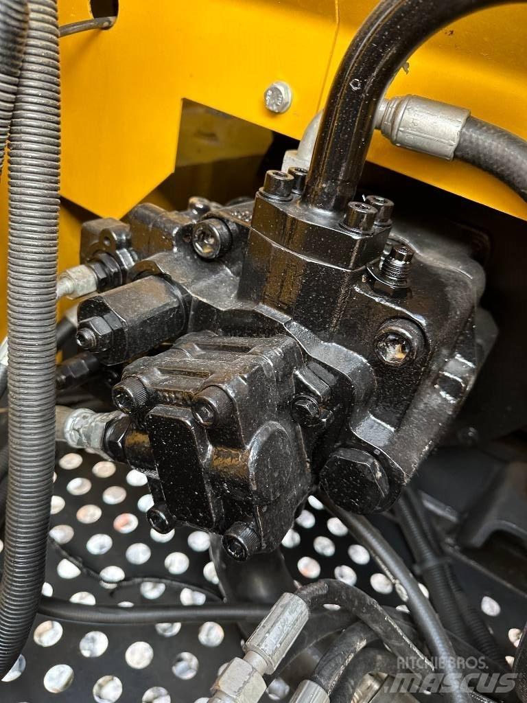 XCMG XE 85 DA Средни екскаватори 7т - 12т