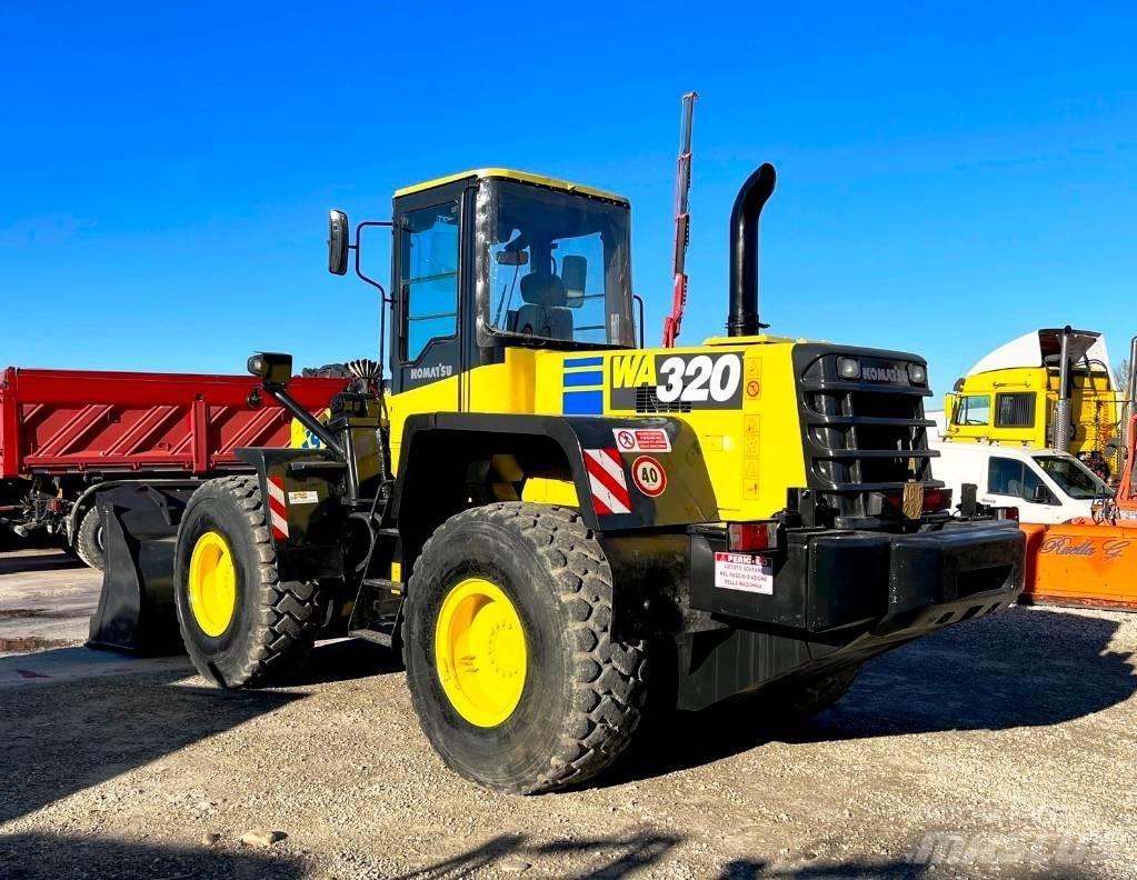 Komatsu WA 320 Колесни товарачи