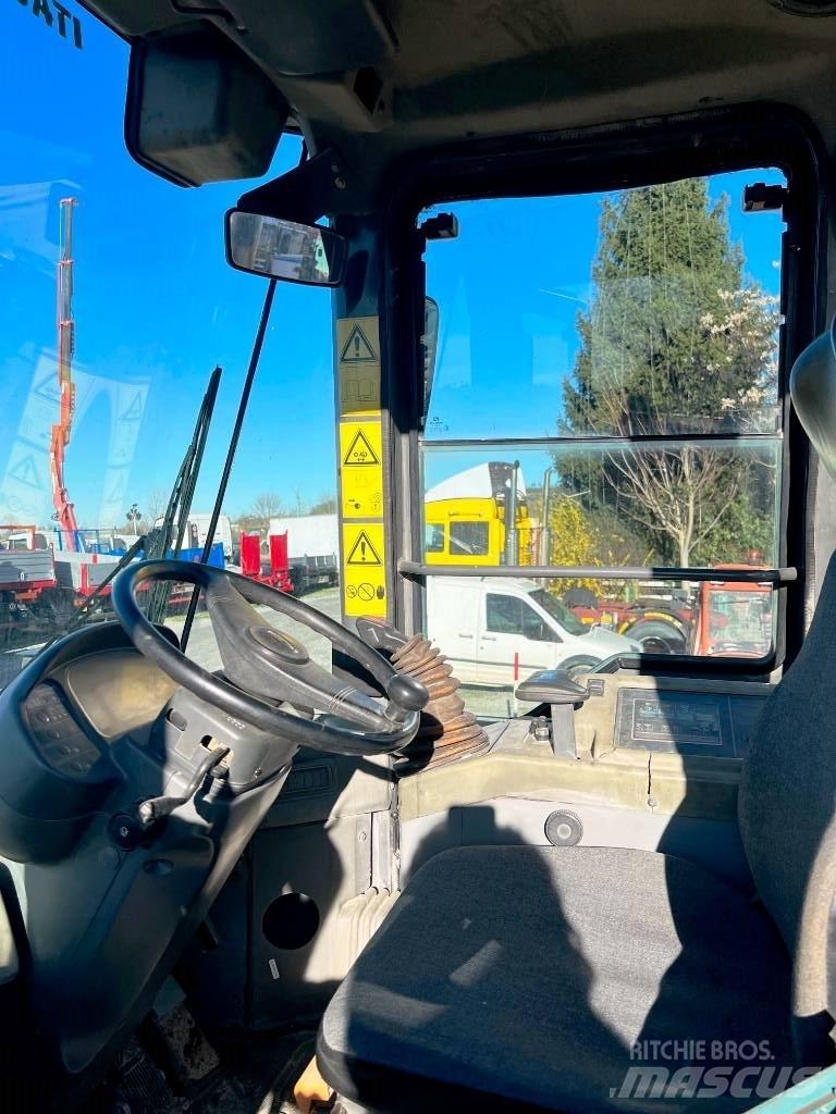 Komatsu WA 320 Колесни товарачи