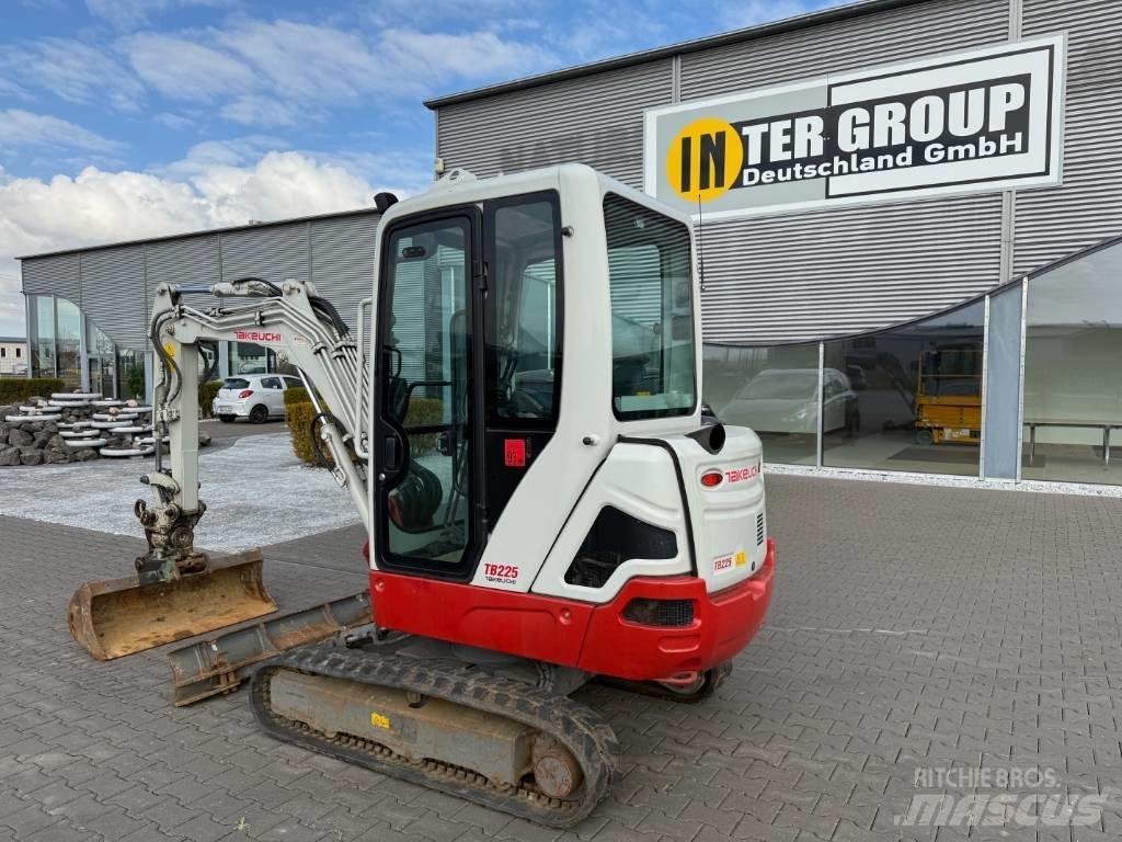 Takeuchi TB 225 V3 Мини екскаватори < 7 т