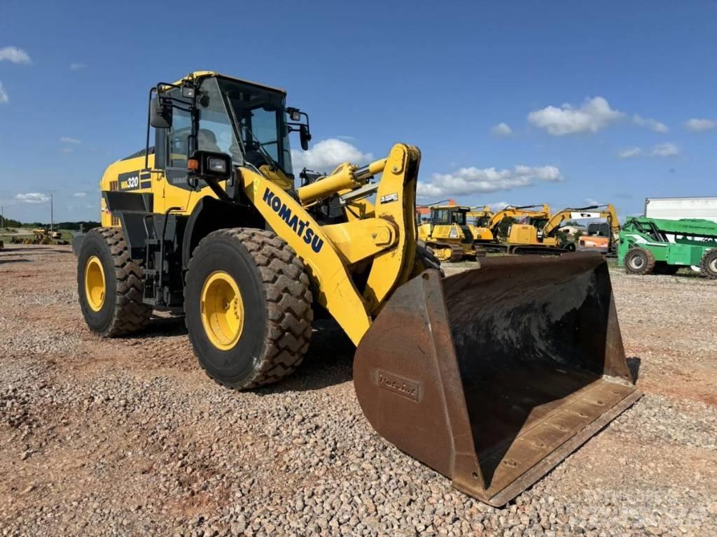 Komatsu WA 320 Колесни товарачи