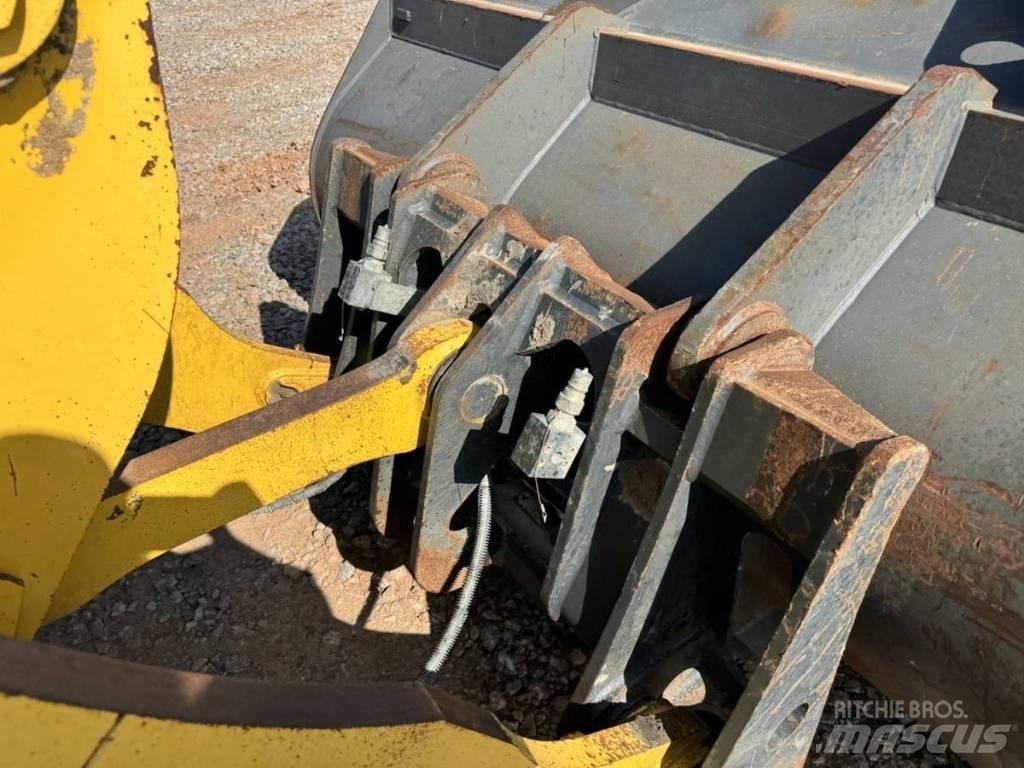 Komatsu WA 320 Колесни товарачи
