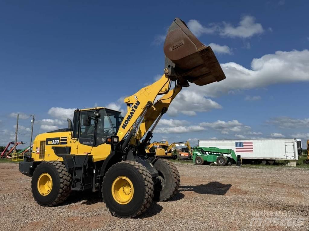 Komatsu WA 320 Колесни товарачи