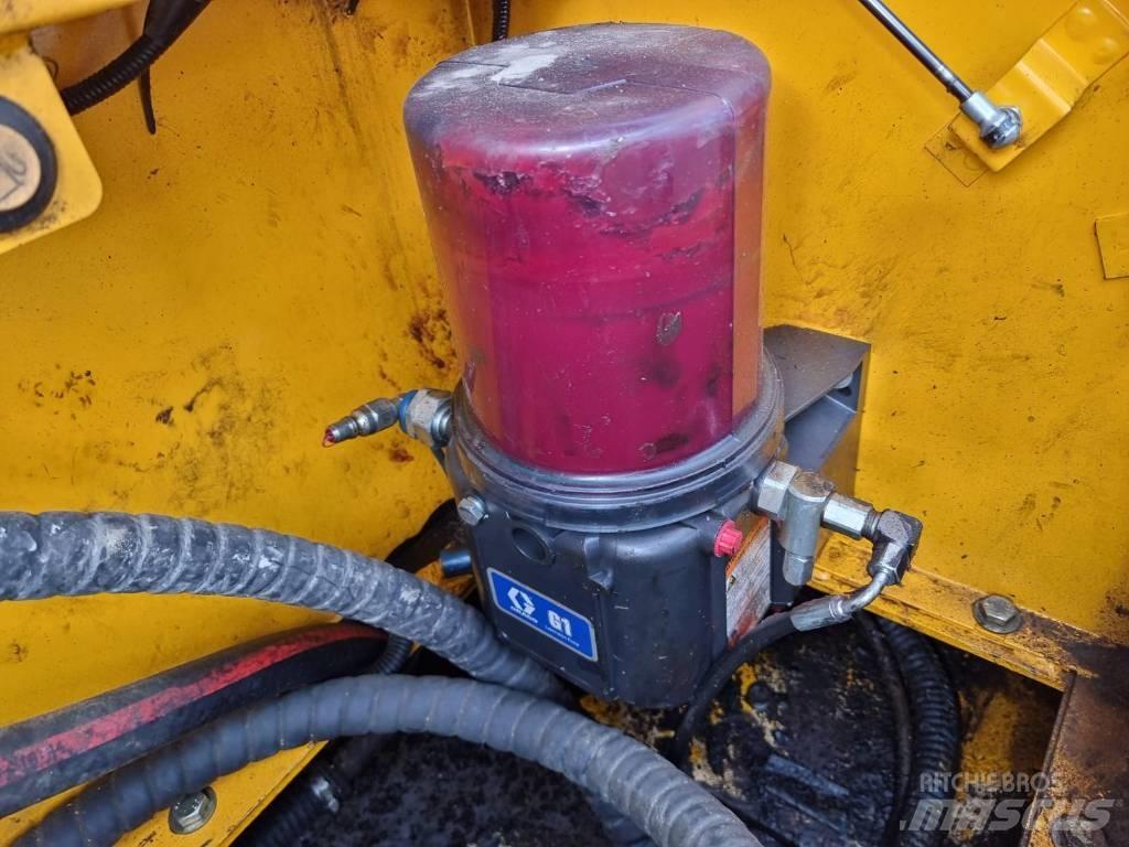 JCB JS 330 NC Верижен екскаватор
