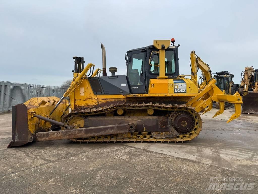 Komatsu D65EX-15 Верижни булдозери
