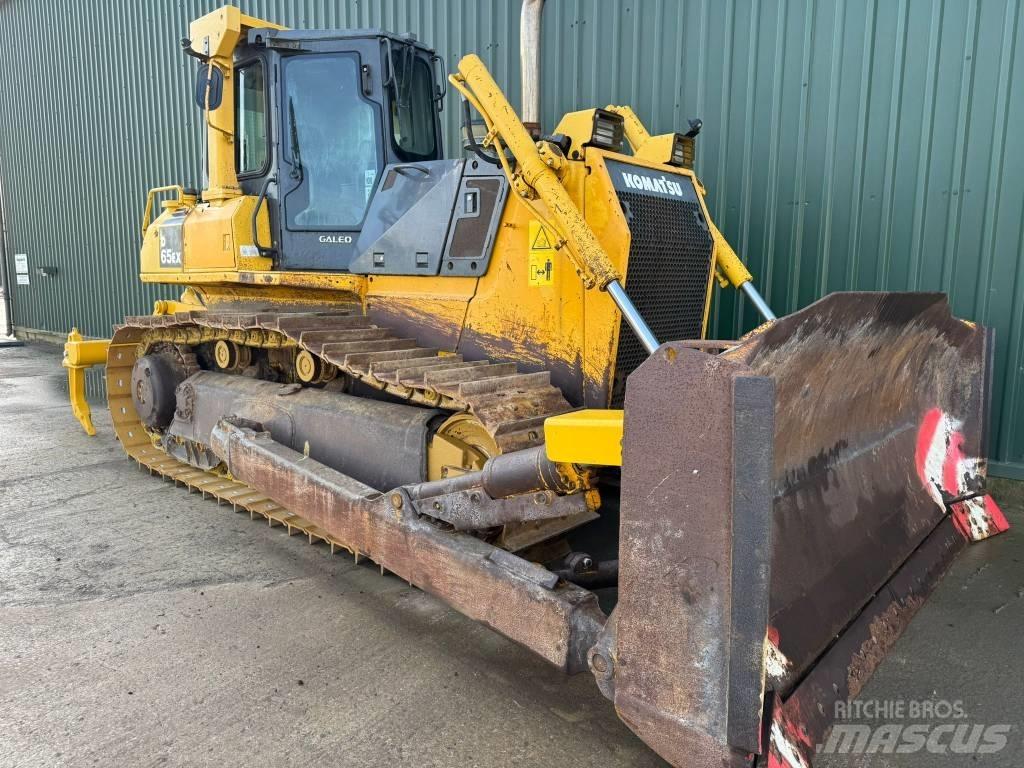 Komatsu D65EX-15 Верижни булдозери
