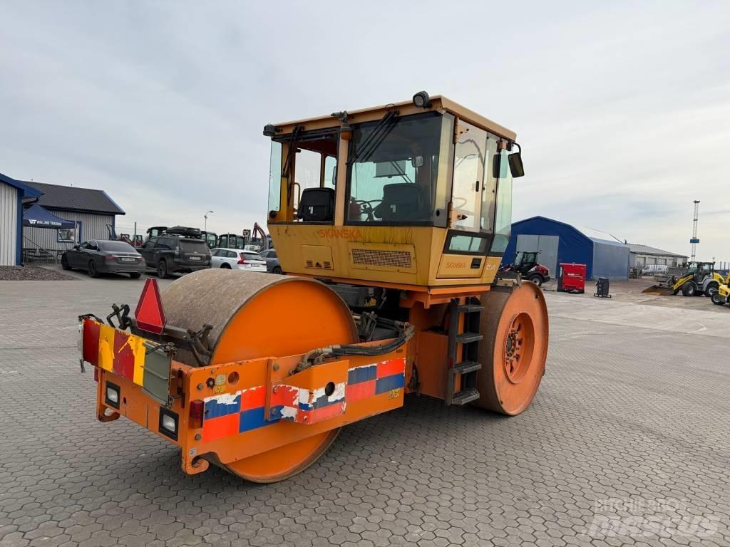 Dynapac CS 142 Двойни барабанни ролки
