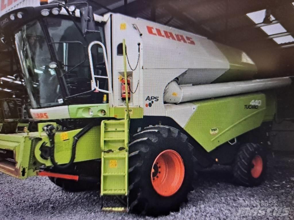 CLAAS Tucano 440 Комбайни