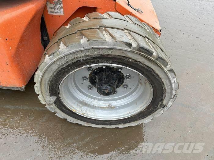 JLG E450AJ Други вишки и платформи