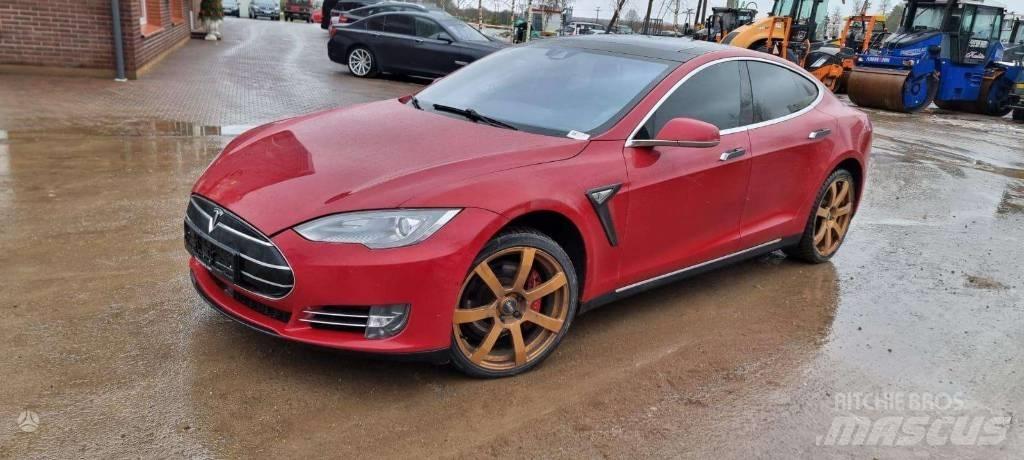 Tesla Model S P85D Коли