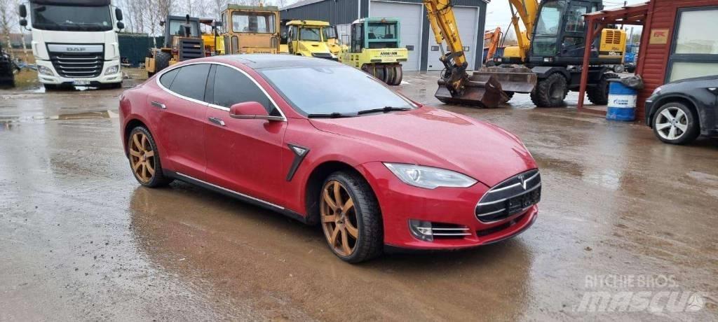 Tesla Model S P85D Коли