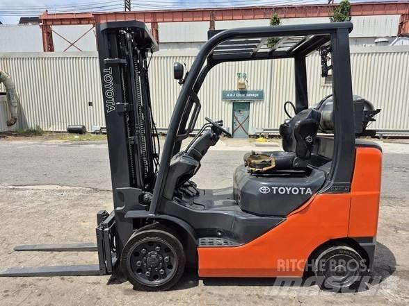 Toyota 8 FGCU 25 Вилични кари-повдигачи - други