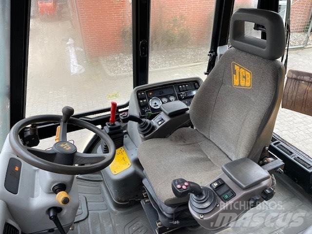 JCB 4CX Товарач със заден ексватор