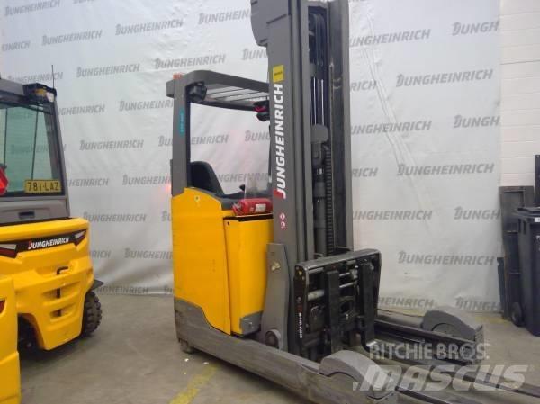 Jungheinrich ETV 325 Ретрак/ Високоповдигач с изместване на вилката напред