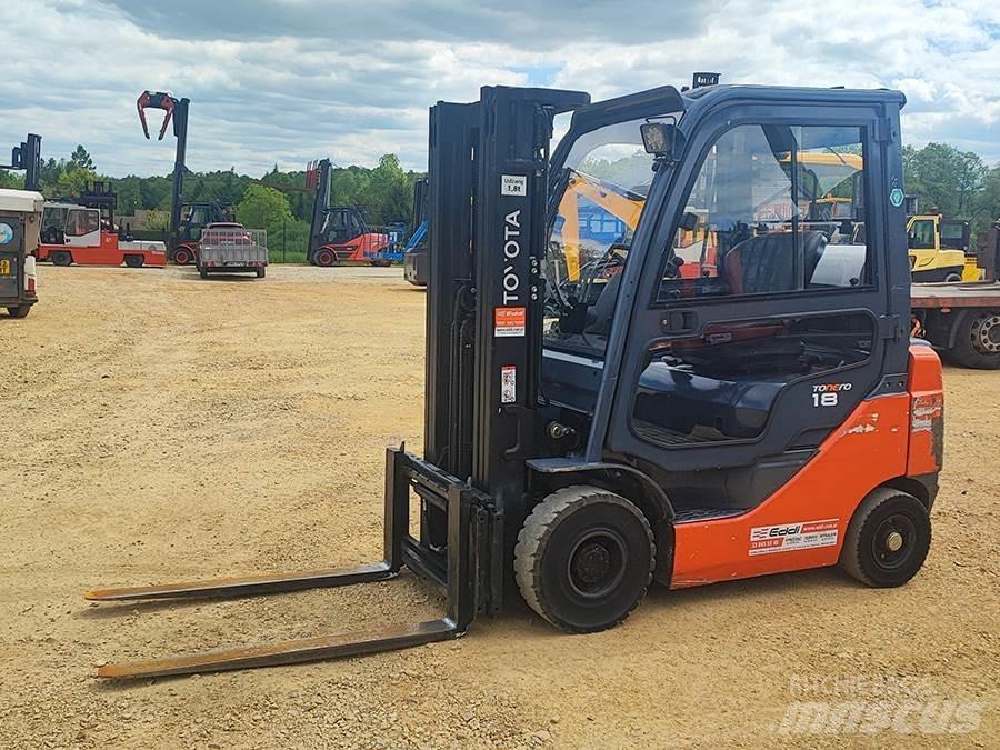 Toyota 02-8FGF18 Камиони с АГУ
