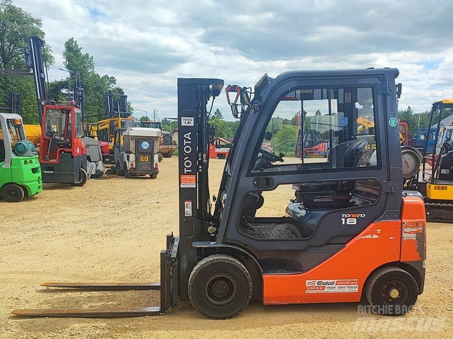 Toyota 02-8FGF18 Камиони с АГУ