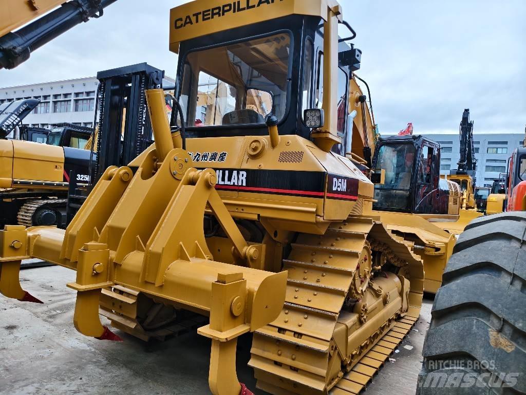 CAT D 5 M Верижни булдозери
