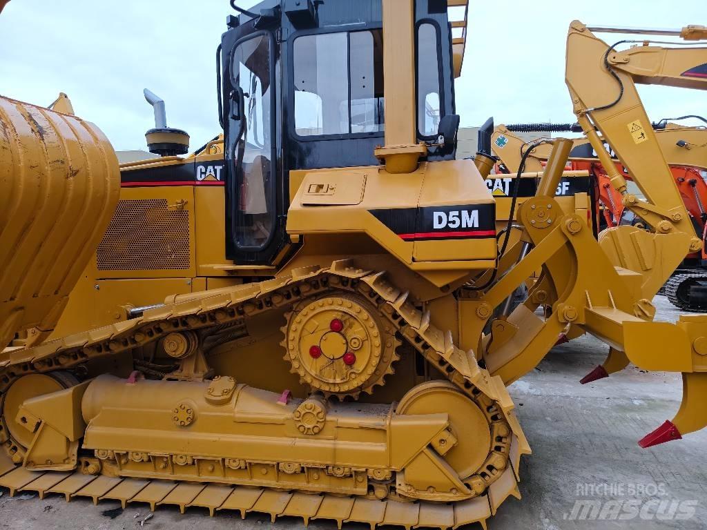 CAT D 5 M Верижни булдозери
