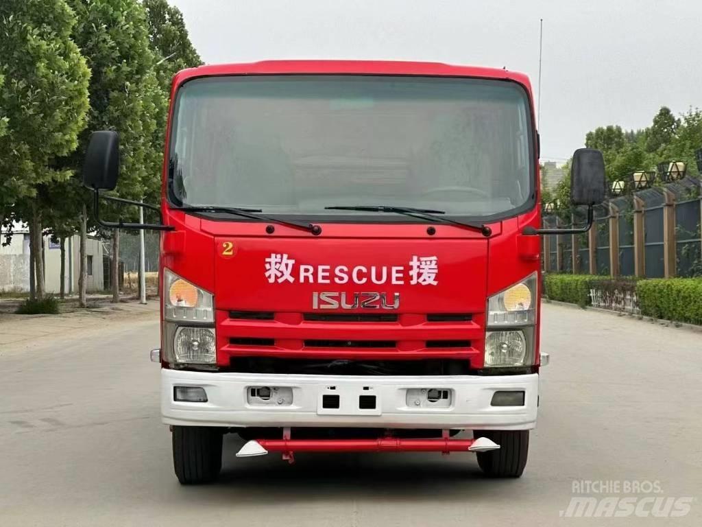 Isuzu ELF Общински/универсални превозни средства
