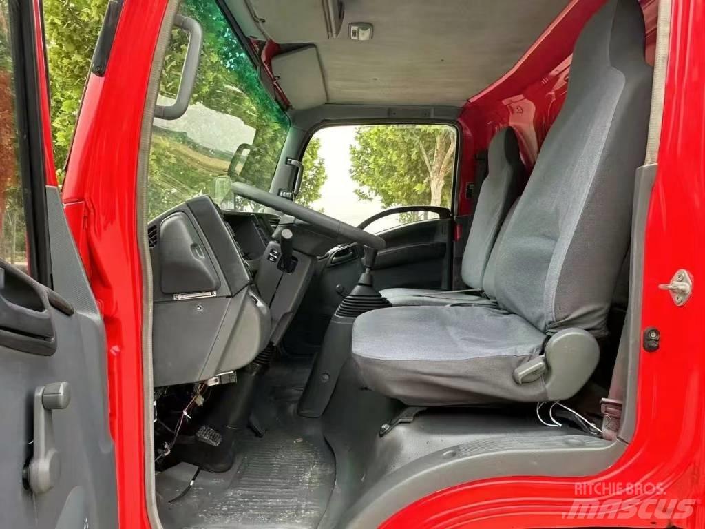 Isuzu ELF Общински/универсални превозни средства

