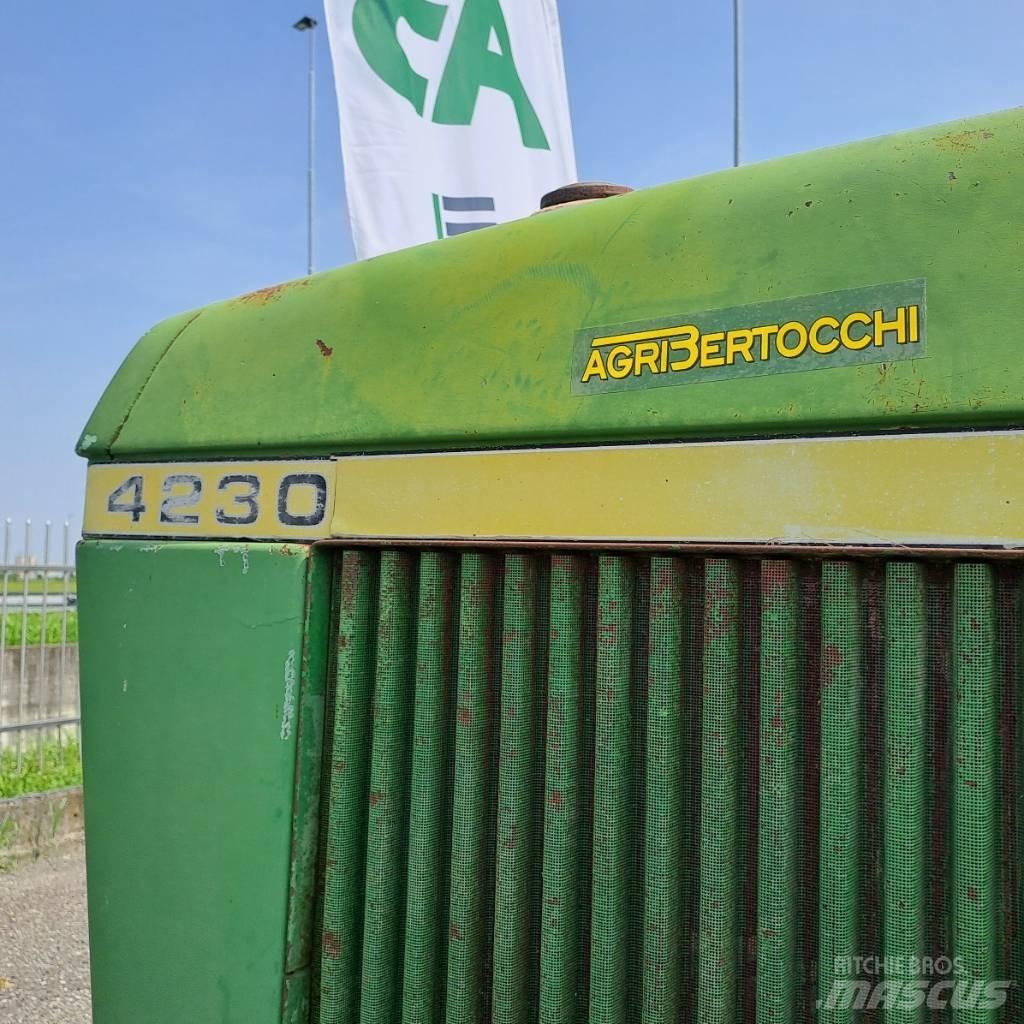 John Deere 4230 Трактори