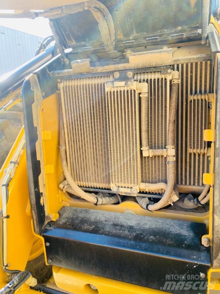 CAT 444  4x4 Товарач със заден ексватор