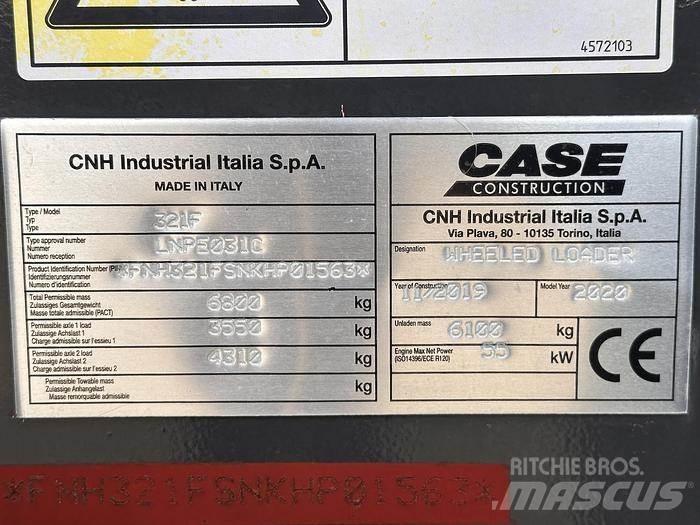 CASE 321F Колесни товарачи