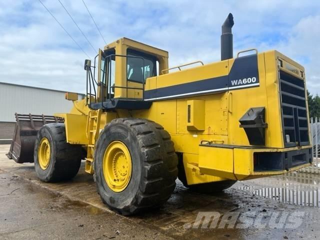 Komatsu WA 600-1 Колесни товарачи