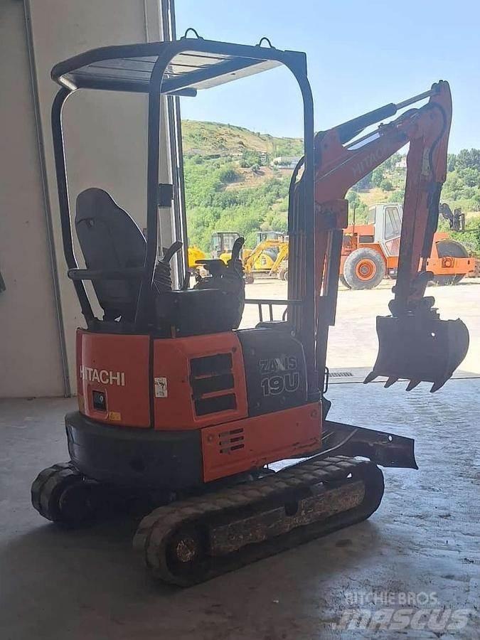 Hitachi ZX19U Мини екскаватори < 7 т
