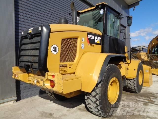 CAT 926M Колесни товарачи