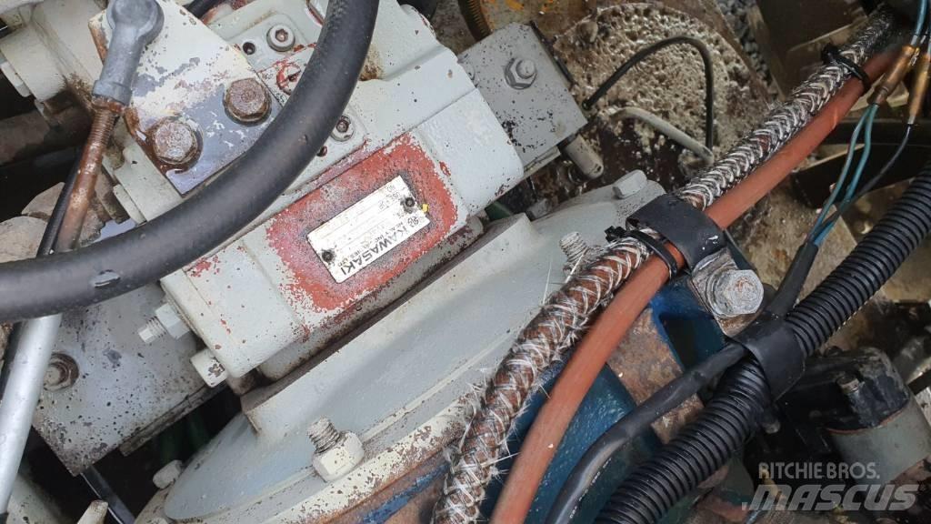 Sakai TS 160 Пневматични гумени  ролки
