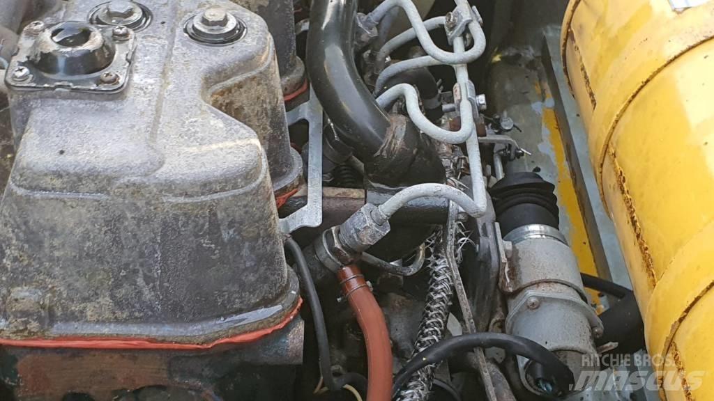 Sakai TS 160 Пневматични гумени  ролки
