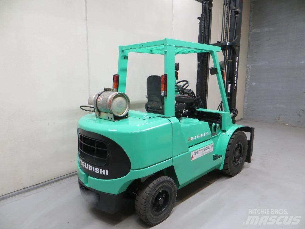 Mitsubishi FG45K2 Камиони с АГУ