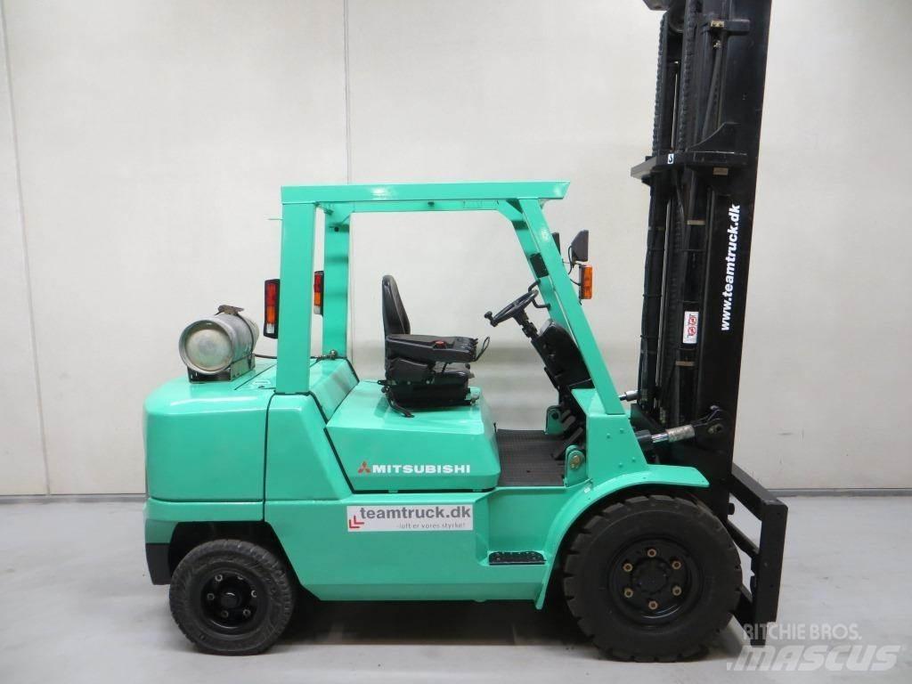 Mitsubishi FG45K2 Камиони с АГУ