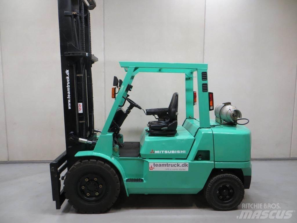 Mitsubishi FG45K2 Камиони с АГУ