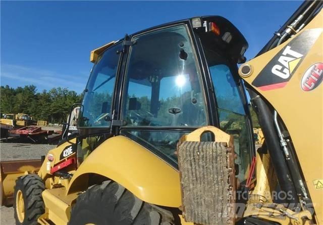 CAT 420 E Товарач със заден ексватор