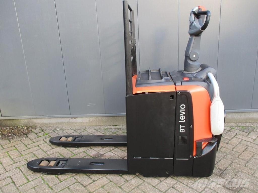 Toyota LPE250 Транспалетни колички с платформи