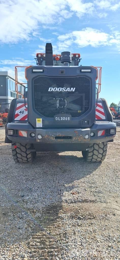 Doosan DL 320-7 Колесни товарачи