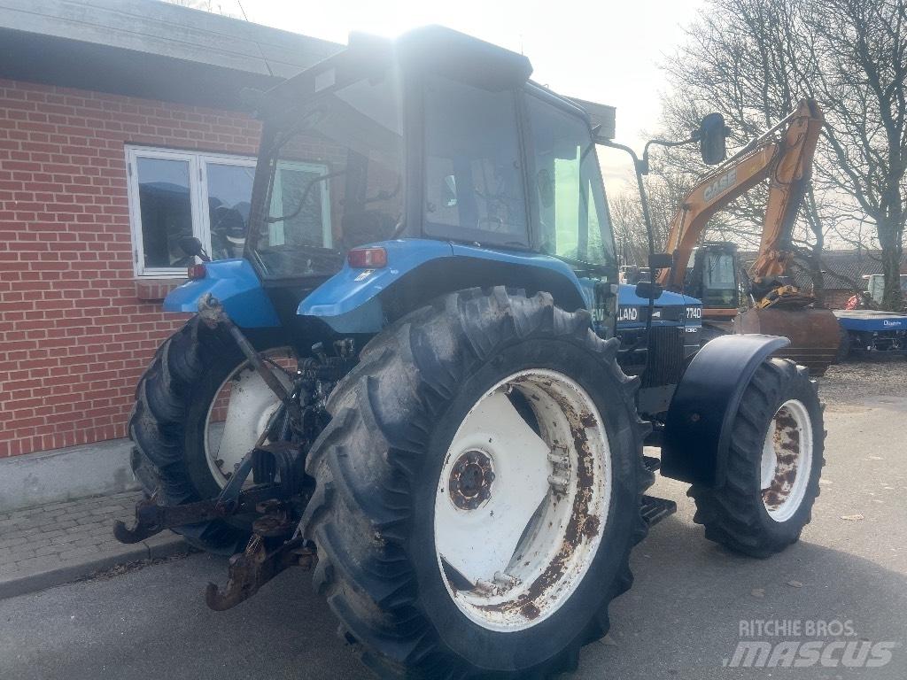 New Holland 7740 Трактори