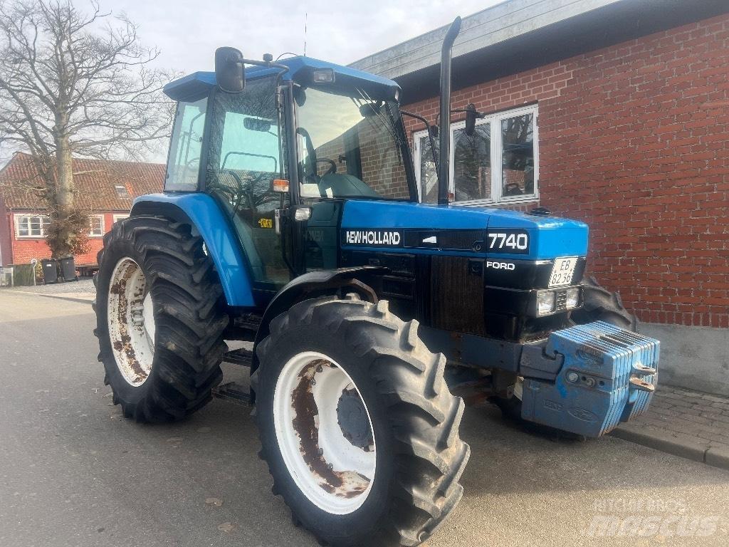 New Holland 7740 Трактори