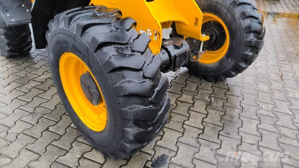 JCB 406 Колесни товарачи