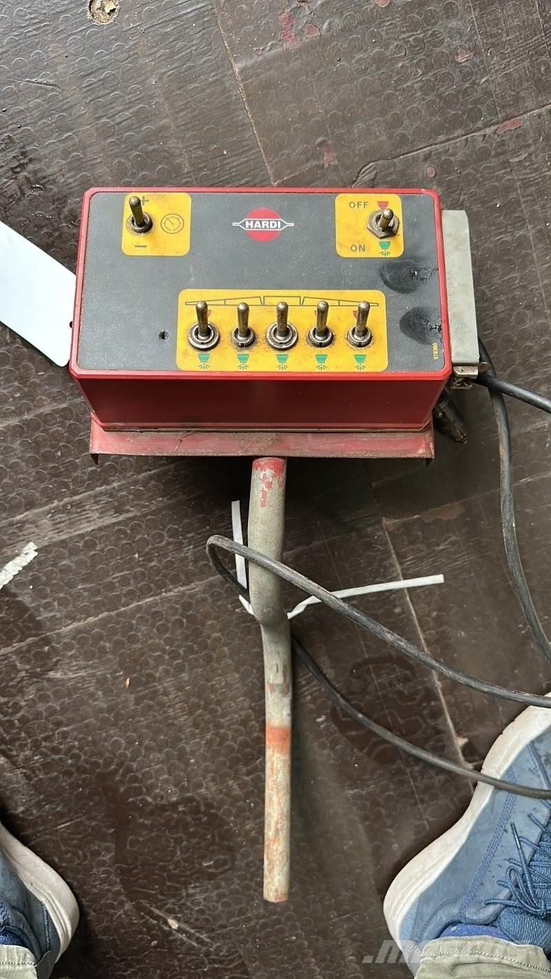 Hardi TZY 2400 Прикачни пръскачки
