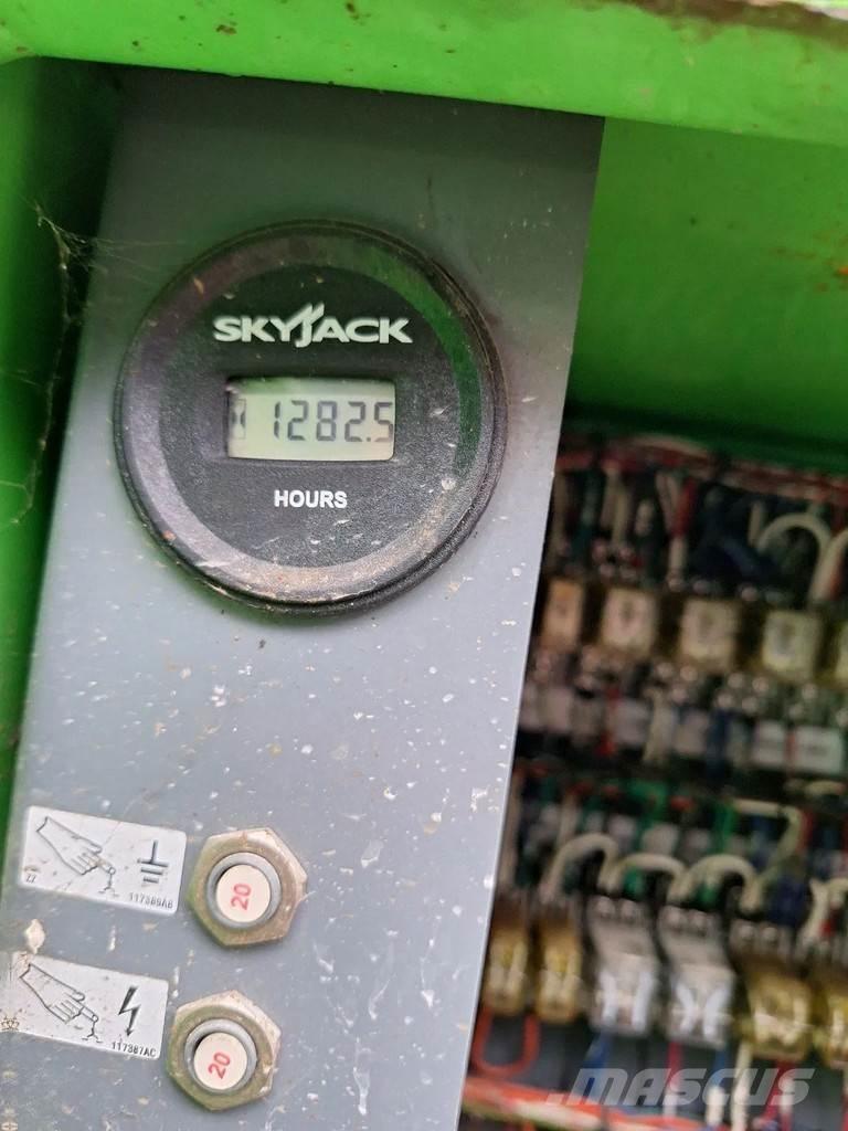 SkyJack SJ-8831 Ножични работни платформи