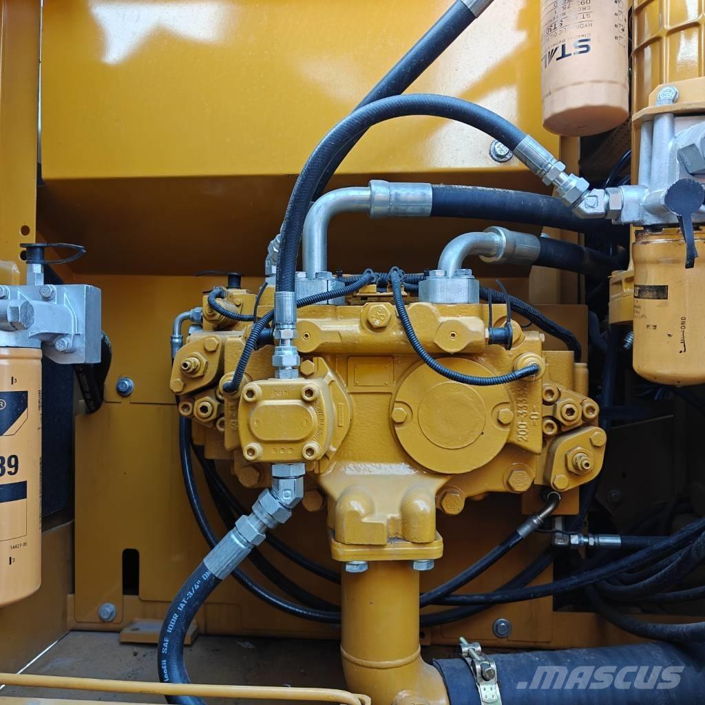 CAT 320D2L Верижен екскаватор