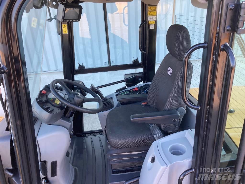 CAT 910 Колесни товарачи