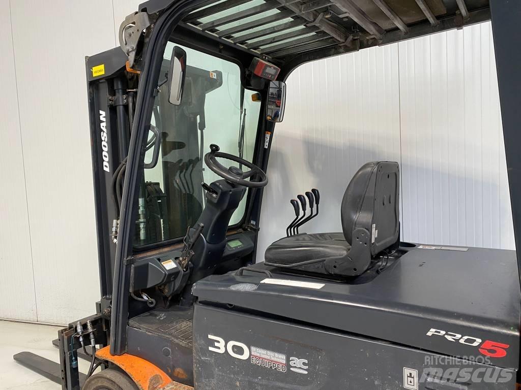Doosan B30X-5 Електрически вилични кари-повдигачи