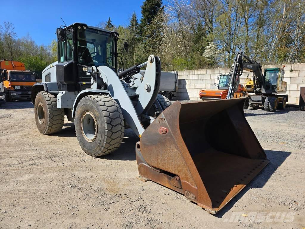 CAT 926M Колесни товарачи