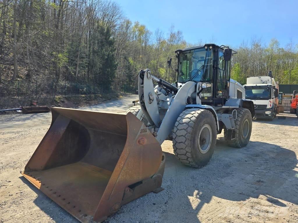 CAT 926M Колесни товарачи