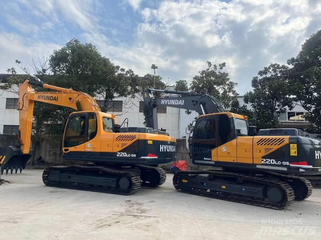 Hyundai R220LC-9S Колесни екскаватори